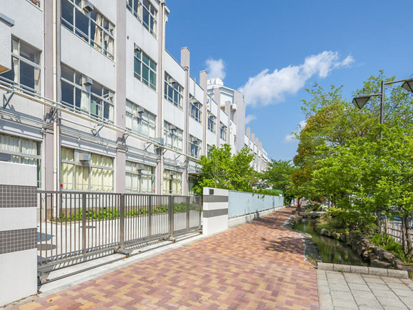 江戸川区西篠崎２丁目の中古一戸建て(江戸川区立鹿骨中学校)