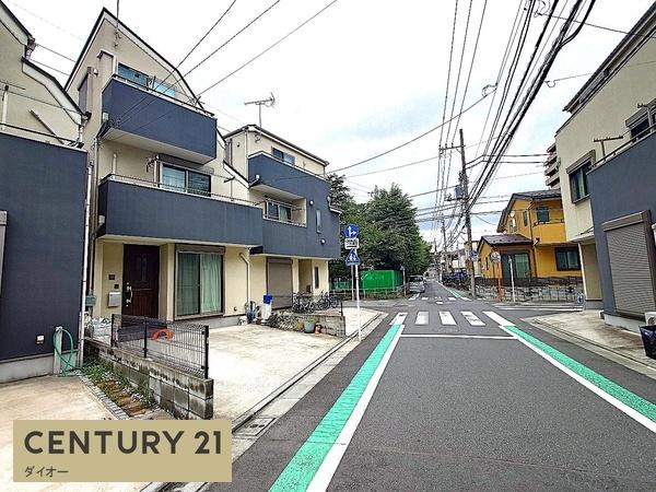 葛飾区奥戸7丁目の中古一戸建て(前面道路含む現地写真)