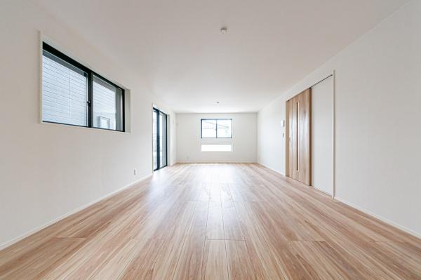 横浜市南区別所中里台の新築一戸建