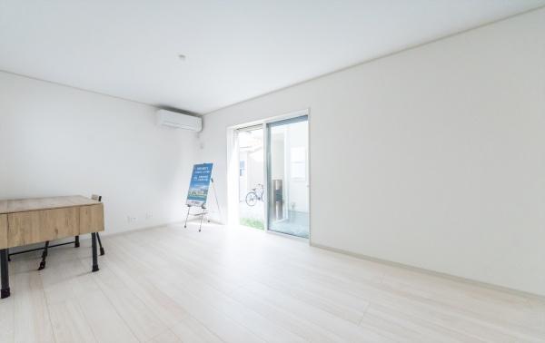 茅ヶ崎市今宿の中古一戸建て(リビング)