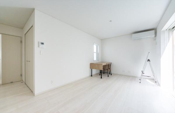 茅ヶ崎市今宿の中古一戸建て(リビング)