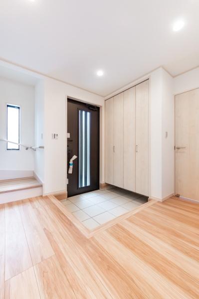 横浜市旭区二俣川2丁目の新築一戸建(玄関)