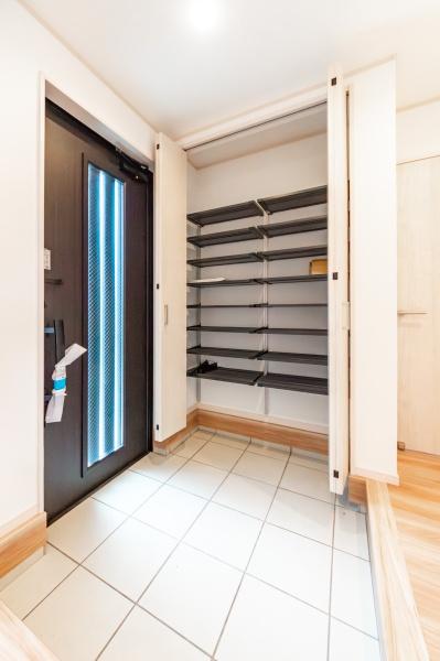 横浜市旭区二俣川2丁目の新築一戸建(玄関)