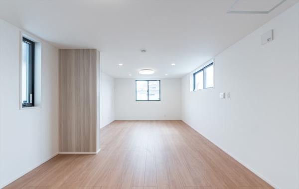 横浜市戸塚区戸塚町の中古一戸建て(リビング)