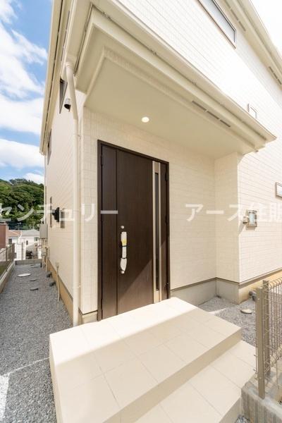 町田市成瀬2丁目の新築一戸建(玄関)