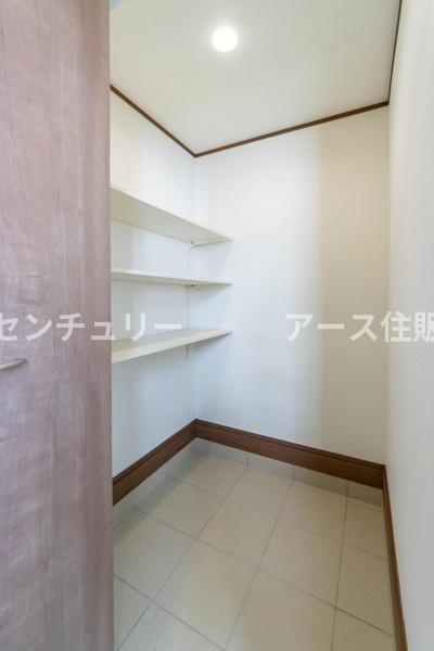 町田市成瀬2丁目の新築一戸建(収納)