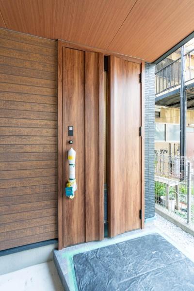 横浜市磯子区磯子2丁目の新築一戸建(玄関)