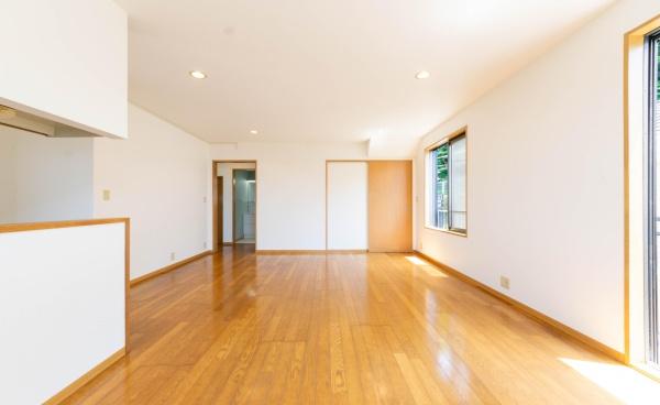 三浦郡葉山町一色の中古一戸建て