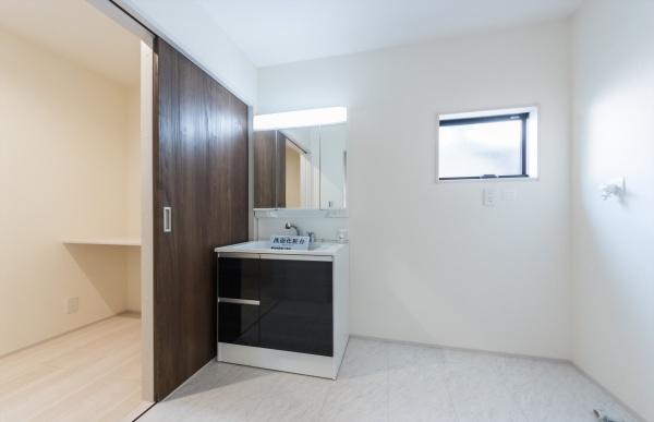 逗子市沼間5丁目の新築一戸建(洗面台・洗面所)