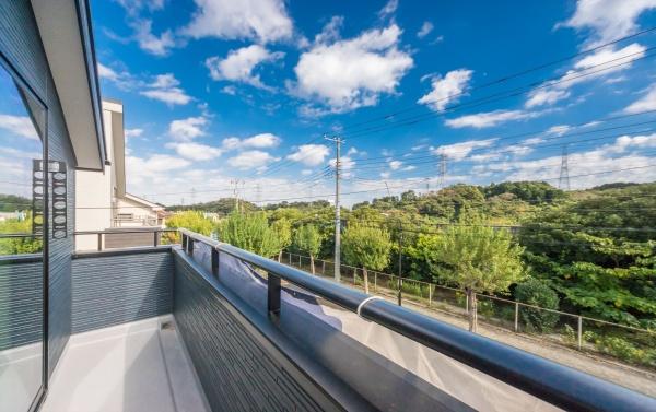 逗子市沼間5丁目の新築一戸建(バルコニー)