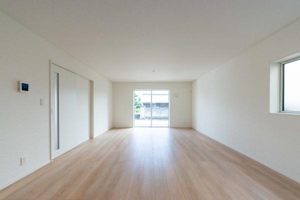 横浜市泉区上飯田町の新築一戸建(リビング)