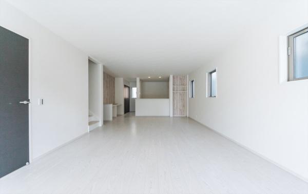 藤沢市高倉の新築一戸建(リビング)