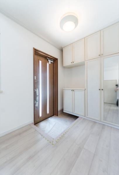 茅ヶ崎市高田4丁目の中古一戸建て(玄関)