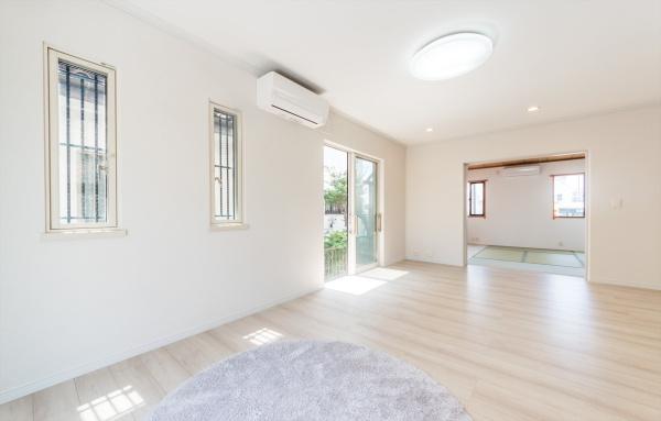 茅ヶ崎市高田4丁目の中古一戸建て(リビング)