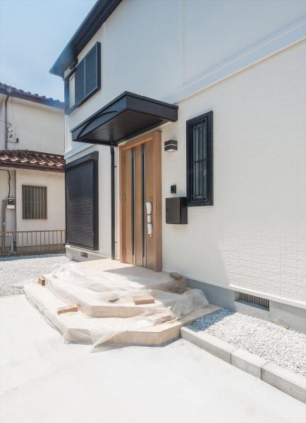 茅ヶ崎市高田4丁目の中古一戸建て(玄関)