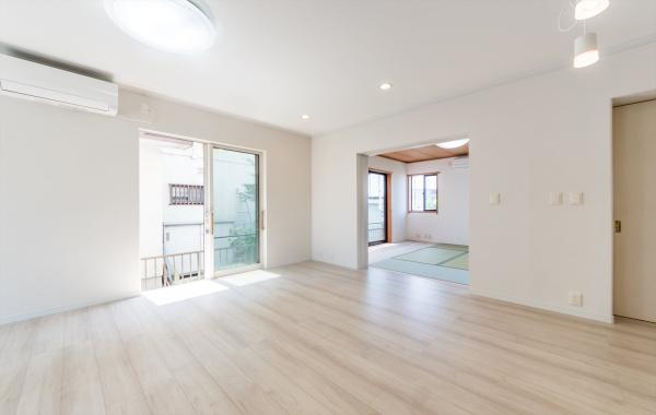 茅ヶ崎市高田4丁目の中古一戸建て(リビング)