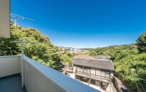 逗子市桜山5丁目の中古一戸建て(バルコニー)