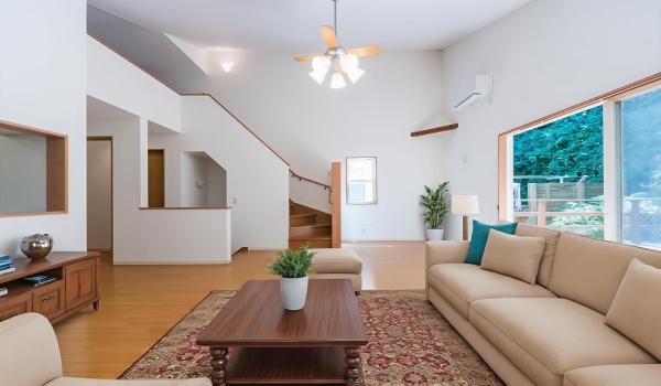 逗子市桜山5丁目の中古一戸建て(リビング)