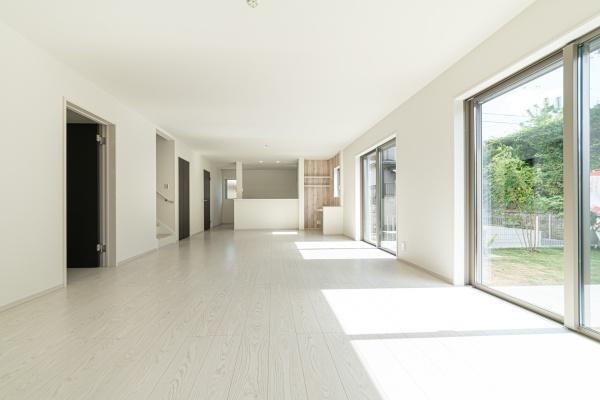 鎌倉市今泉台5丁目の新築一戸建(リビング)