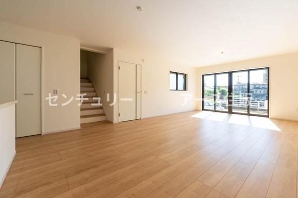 藤沢市城南2丁目の新築一戸建(リビング)