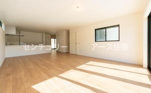 藤沢市城南2丁目の新築一戸建(リビング)