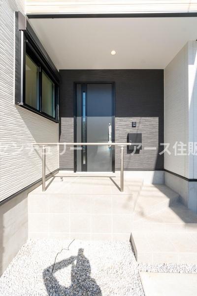 藤沢市城南2丁目の新築一戸建(玄関)