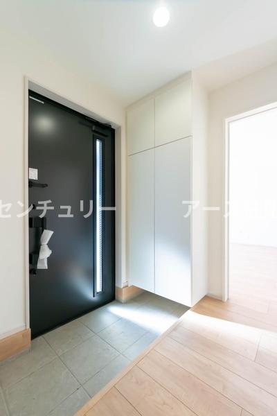 藤沢市城南2丁目の新築一戸建(玄関)