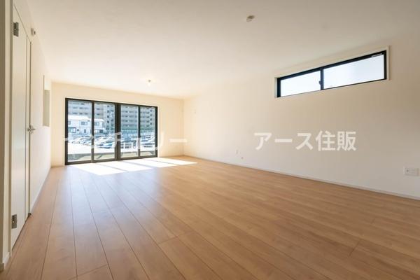 藤沢市城南2丁目の新築一戸建(リビング)