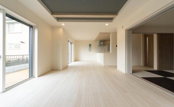 藤沢市本藤沢2丁目の新築一戸建(リビング)