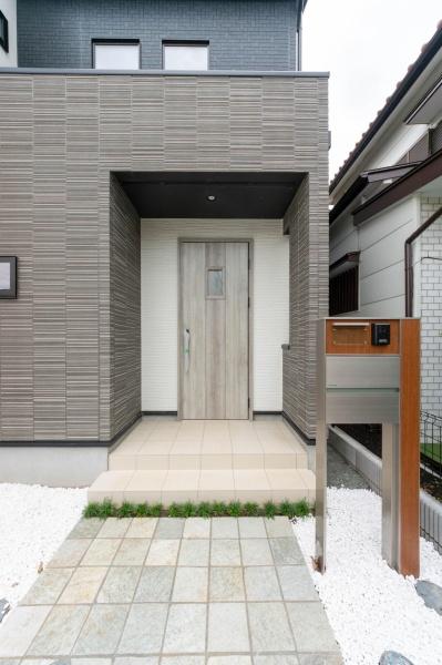 藤沢市本藤沢2丁目の新築一戸建(玄関)