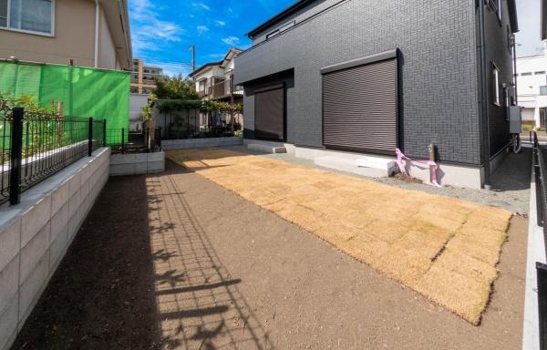 藤沢市本藤沢2丁目の新築一戸建(庭)