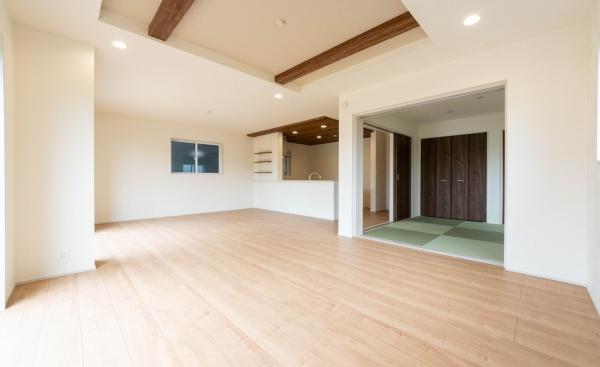 藤沢市本藤沢2丁目の新築一戸建(リビング)