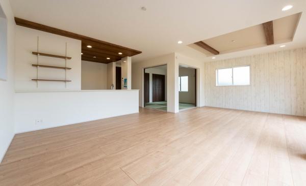 藤沢市本藤沢2丁目の新築一戸建(リビング)