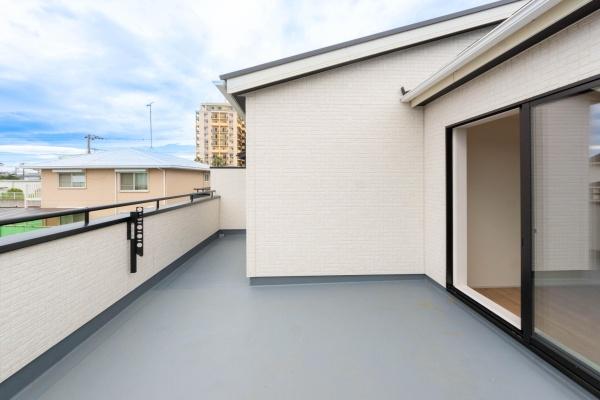 藤沢市本藤沢2丁目の新築一戸建(バルコニー)