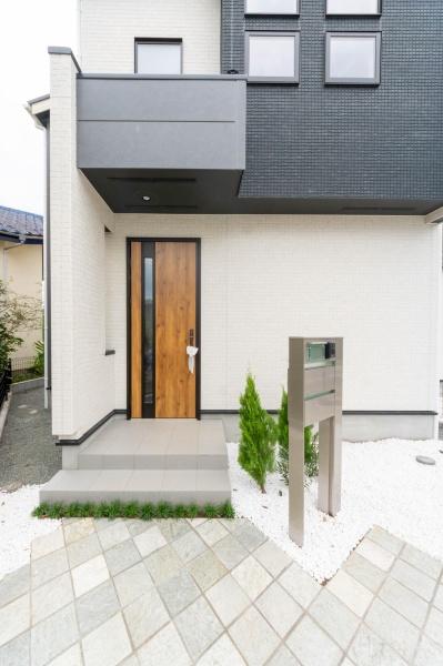藤沢市本藤沢2丁目の新築一戸建(玄関)