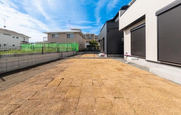 藤沢市本藤沢2丁目の新築一戸建(庭)