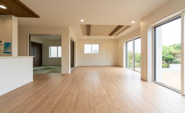 藤沢市本藤沢2丁目の新築一戸建(リビング)