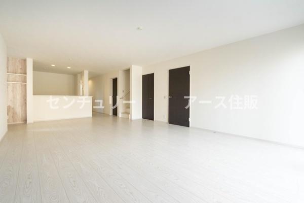 鎌倉市台4丁目の新築一戸建(リビング)