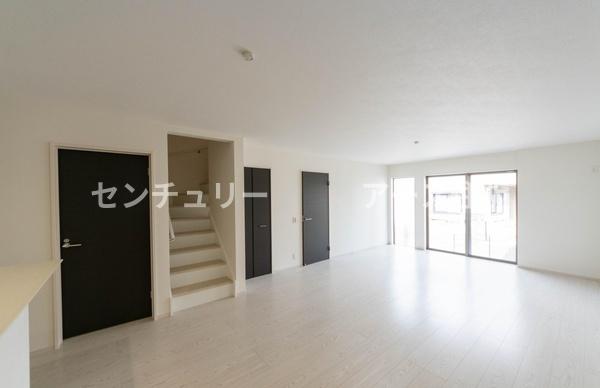 鎌倉市台4丁目の新築一戸建(リビング)