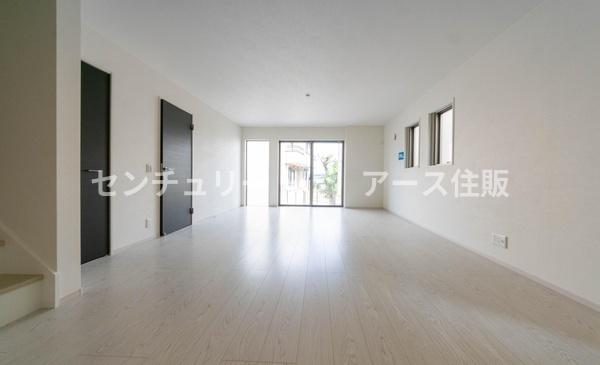 鎌倉市台4丁目の新築一戸建(リビング)
