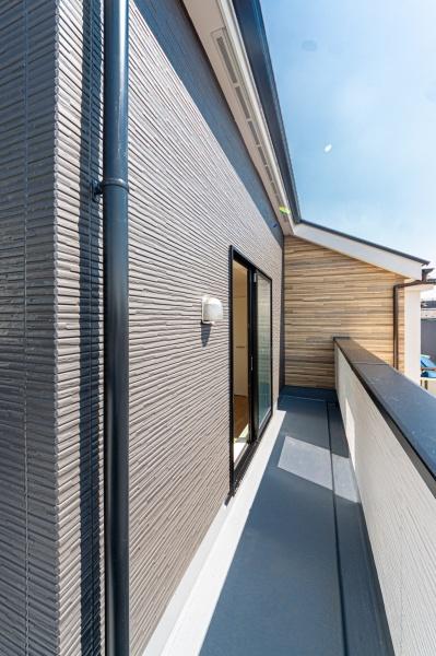 横浜市港北区岸根町の新築一戸建(バルコニー)