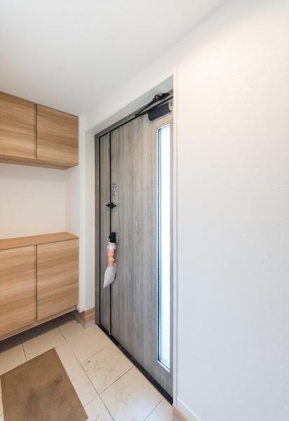 藤沢市羽鳥4丁目の新築一戸建(玄関)