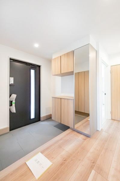 茅ヶ崎市茅ヶ崎の新築一戸建(玄関)