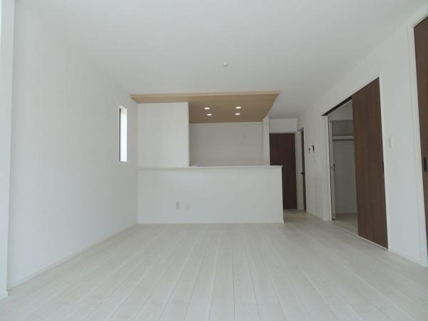 高浜市屋敷町３丁目の新築一戸建