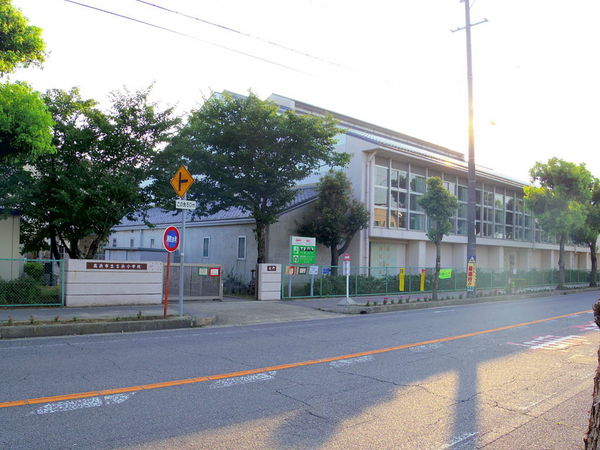 高浜市屋敷町2丁目の新築一戸建(高浜市立高浜中学校)