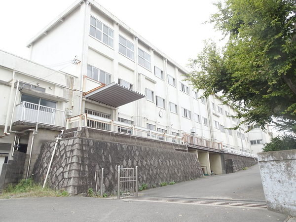 マンション中央(大府市立大府中学校)
