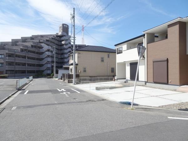 刈谷市野田町北菰神の新築一戸建(前面道路含む現地写真)