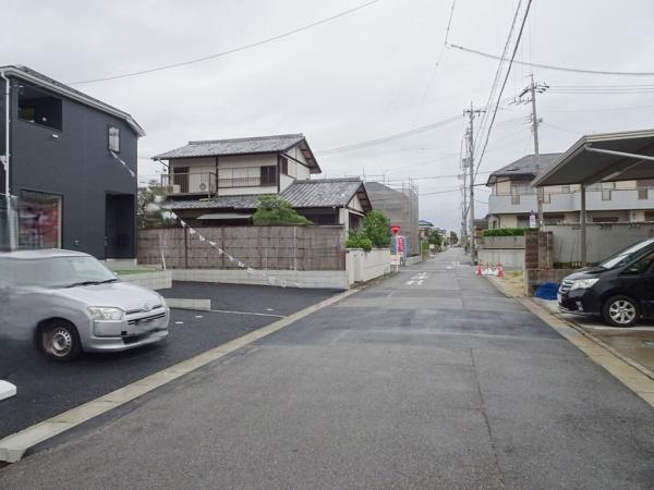 知立市昭和4丁目の新築一戸建(前面道路含む現地写真)