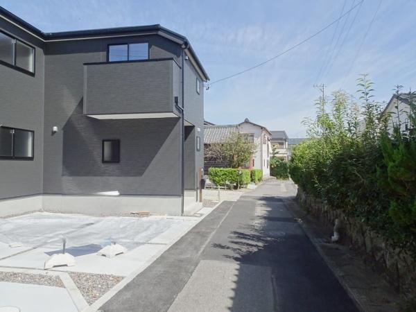 安城市桜井町下谷の新築一戸建(前面道路含む現地写真)
