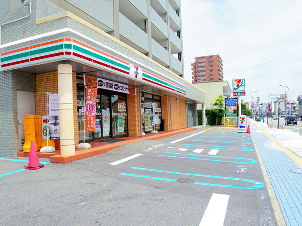 ファミール刈谷(セブンイレブン刈谷広小路2丁目店)
